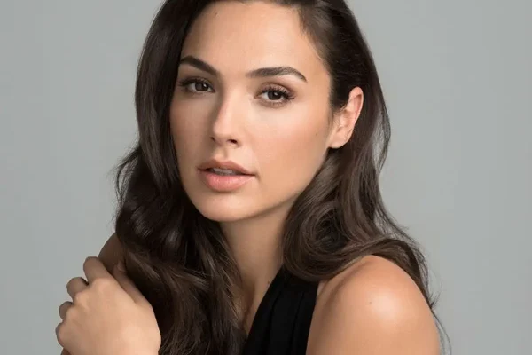 Keanggunan dan Pesona Wanita Cantik Gal Gadot yang Memikat
