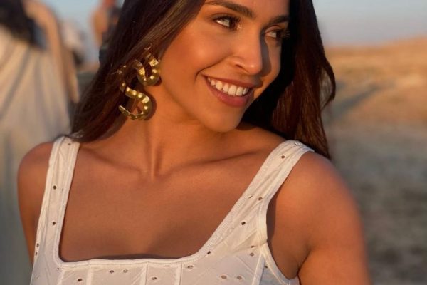 Mengenal Lebih Dekat Yasmina Zaytoun, Wanita Cantik yang Memikat