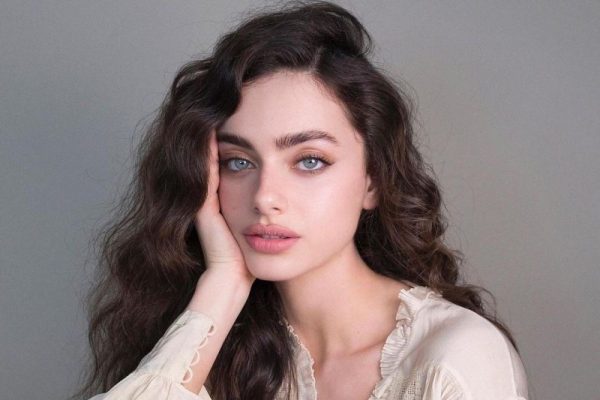 Yael Shelbia: Pesona Kecantikan yang Memikat Dunia