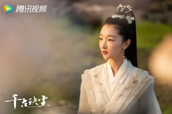 Zhou DongYu: Wanita Cantik Tiongkok yang Menawan dengan Bakat Akting Luar Biasa