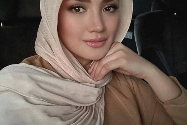 Fazura: Pesona Wanita Cantik yang Memikat Hati Banyak Orang