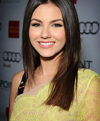 Wanita Tercantik Victoria Justice yang Memikat Hati Banyak Orang